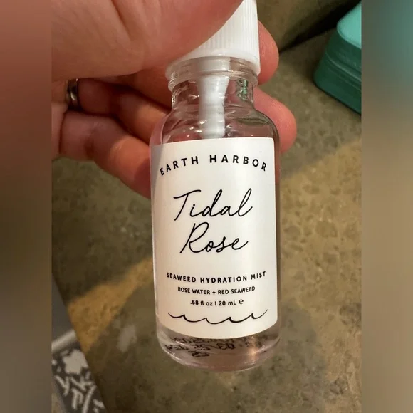 NEW Earth Harbor | TIDAL ROSE Seaweed Hydration Mist - Picture 3 of 4